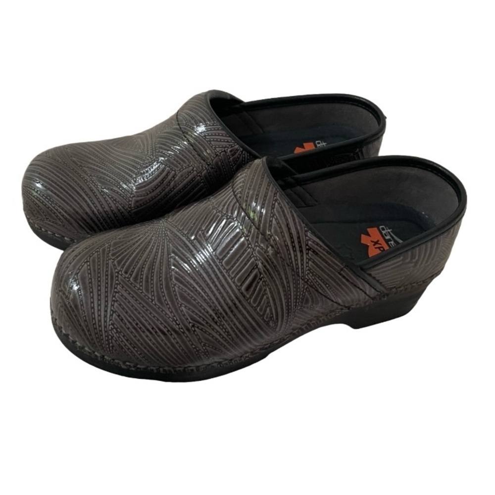 Dansko XP Slip Protection Clogs - Picture 3 of 9